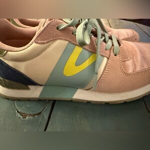 Tretorn Loyola Sneaker size 8